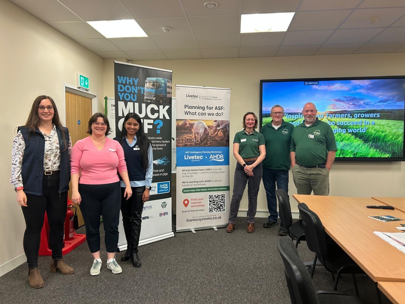 From left to right: Katie Jarvis (NPA), Miranda Poulson (AHDB), Joshni Raj (AHDB), Alex Thomsett (George Vets), Julian Sparrey (Livetec Systems) and Dr Paul Talling (Livetec Systems). 
